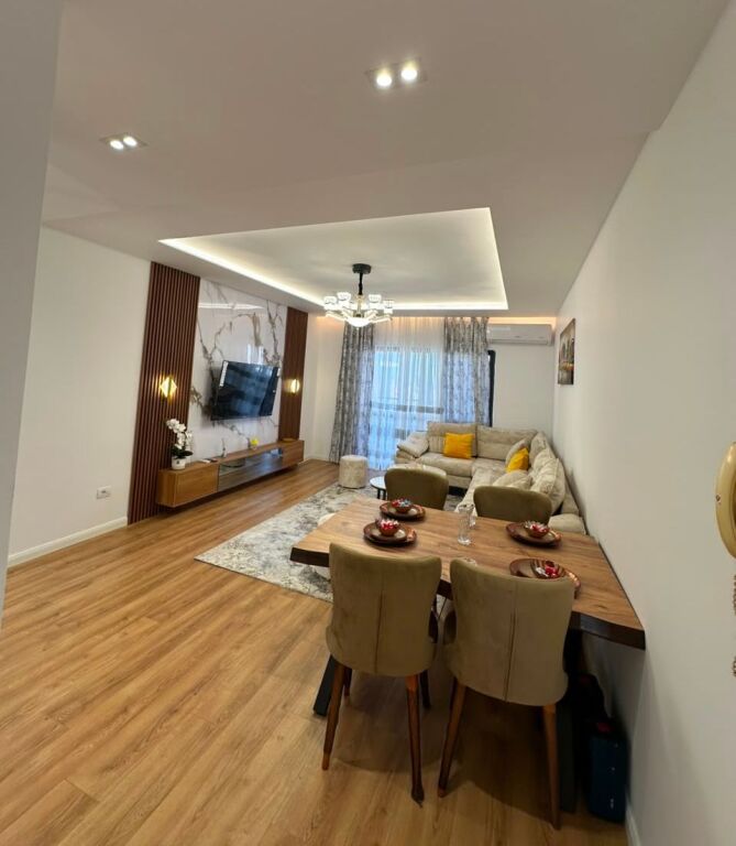Shitet SUPER Apartament 2+1+2+Ballkon, Perball Deliorgjit