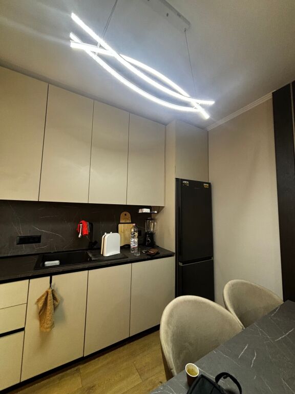 🏡 Shitet Apartament 1+1 me Ballkon – Rr. Endri Keko, Tiranë