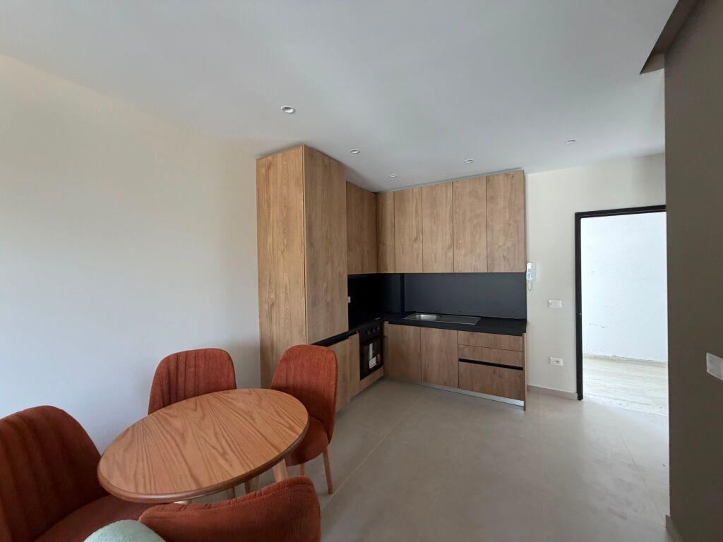 Shitet Apartament 1+1 te Mali Robit