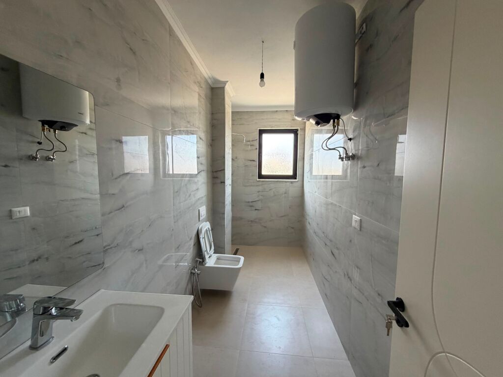 Shitet Apartament 1+1 te Mali Robit