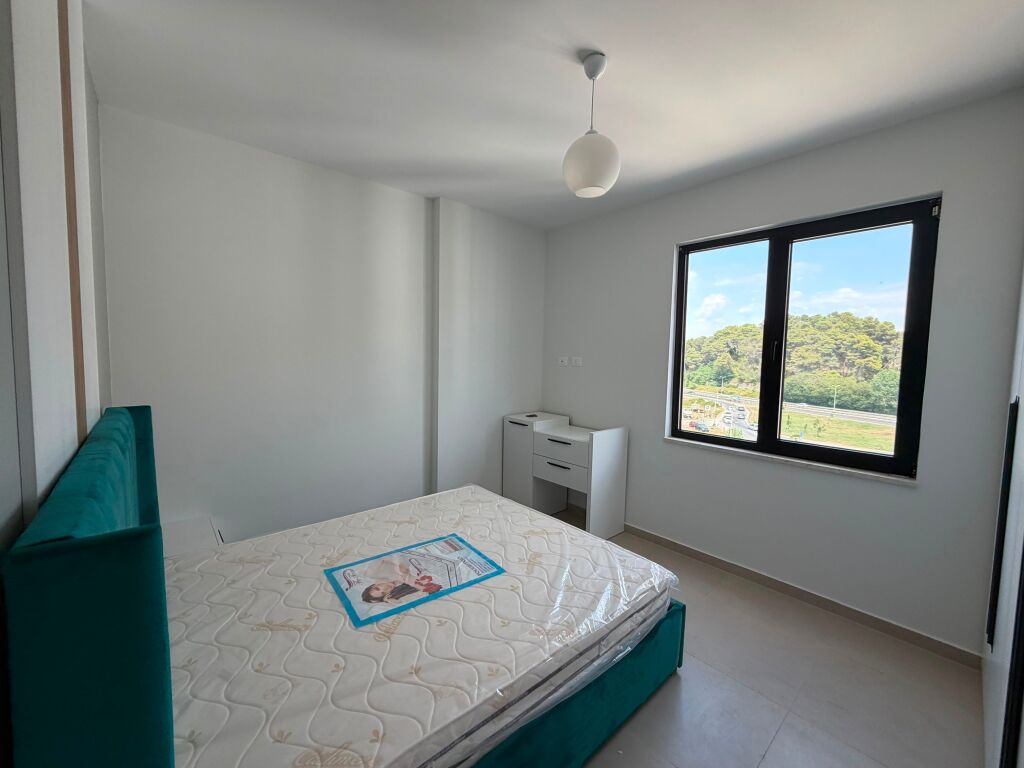 Shitet Apartament 1+1 te Mali Robit