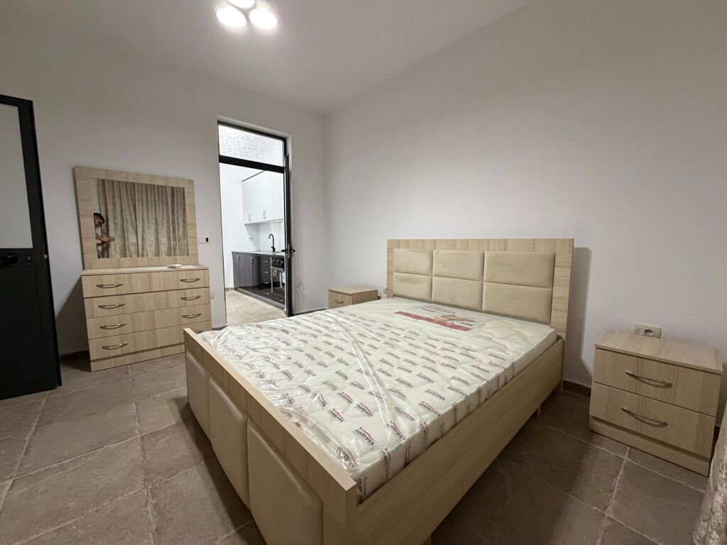Jepet me Qira Apartament 1+1 📍Pranë QSUT, Rruga Ura