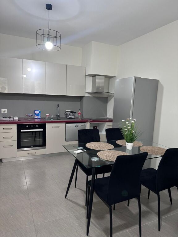 For Rent Apartment 1+1 Paris Commune 4th floor without elevator 55,000 lek