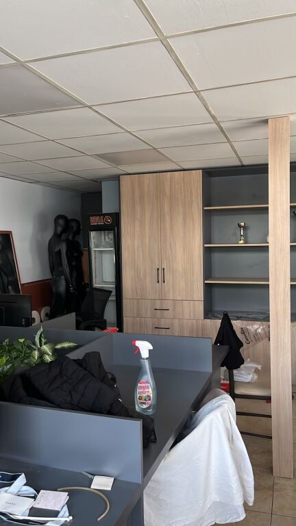 Locale in affitto, vicino a Delijirgjit, strada di Kavaja, 1,5 milioni di lek