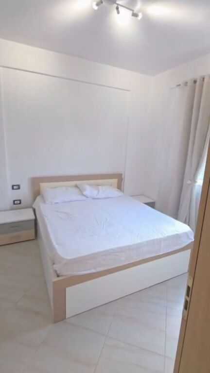 Jepet me qera apartament 3+1 Tek Liqeni Thate Kompleksi FZ