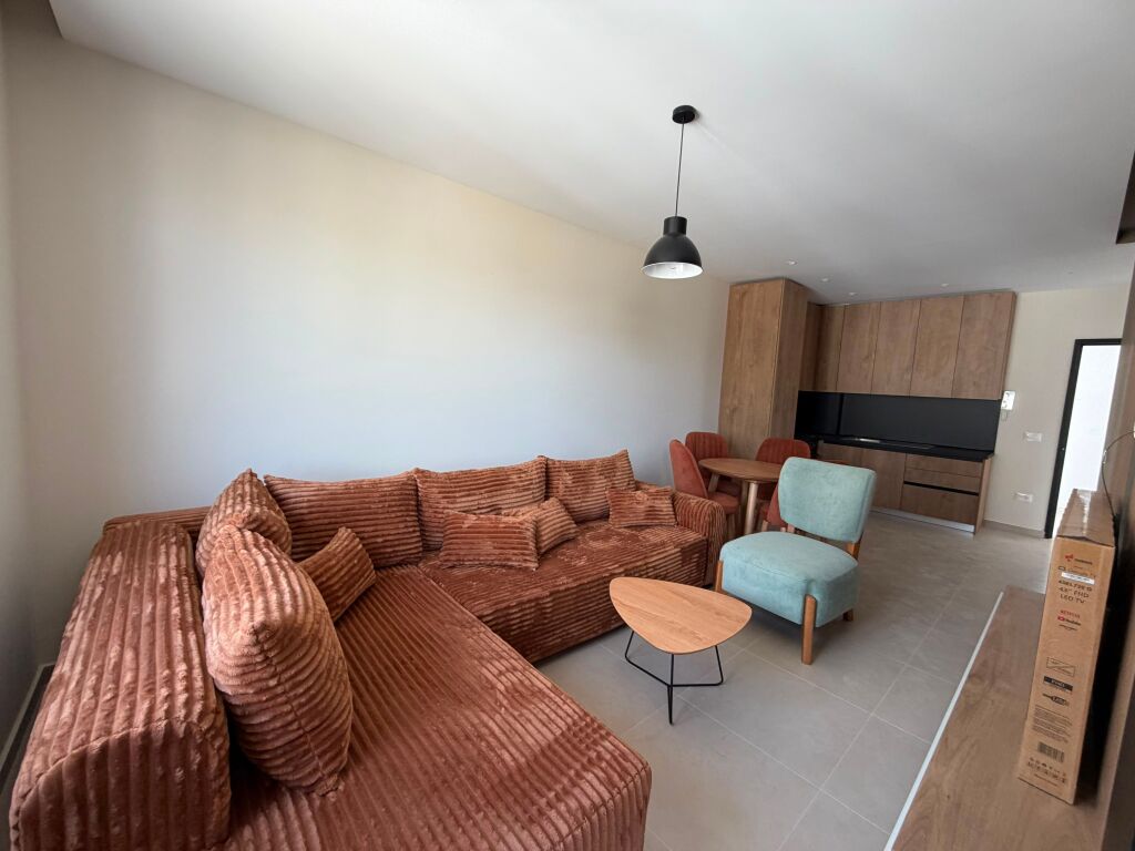 Shitet Apartament 1+1 te Mali Robit