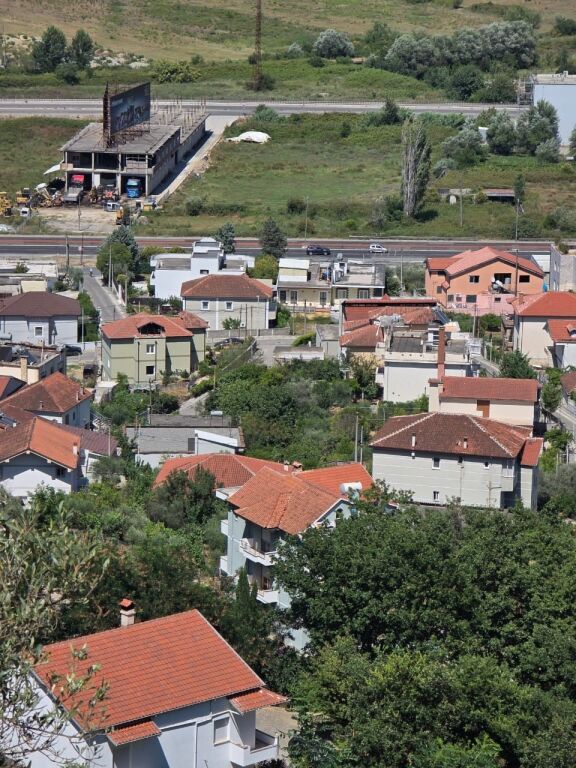 SHITET TOKE PREMIUM NE VORE,PAK METRA LARG AUTOSTRADES TIRANE-DURRES