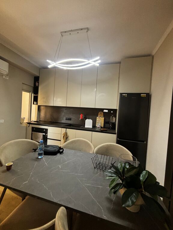 🏡 Shitet Apartament 1+1 me Ballkon – Rr. Endri Keko, Tiranë