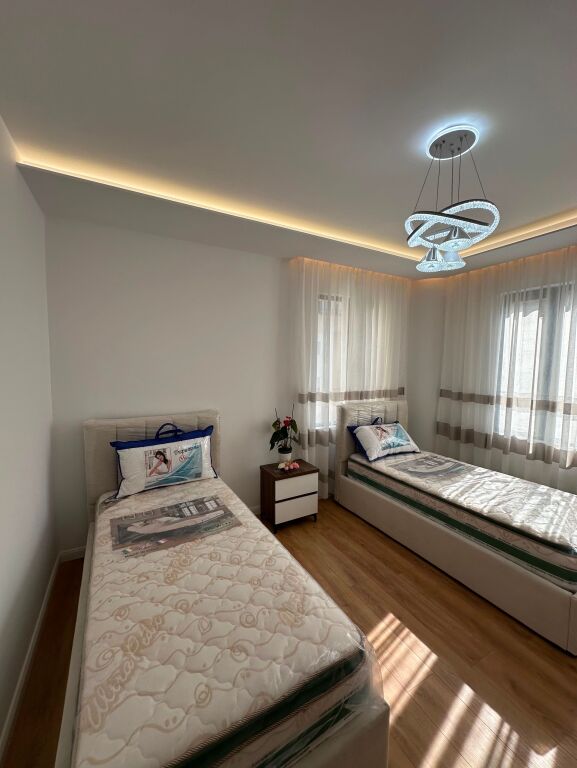 Shitet SUPER Apartament 2+1+2+Ballkon, Perball Deliorgjit