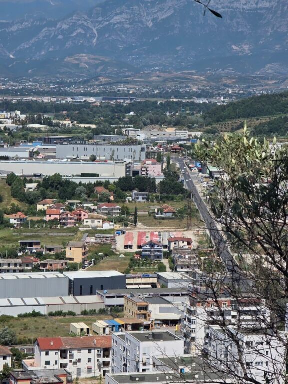 SHITET TOKE PREMIUM NE VORE,PAK METRA LARG AUTOSTRADES TIRANE-DURRES