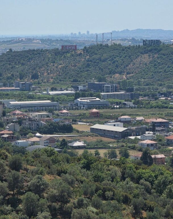 SHITET TOKE PREMIUM NE VORE,PAK METRA LARG AUTOSTRADES TIRANE-DURRES