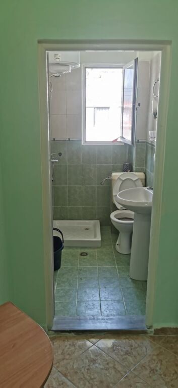 Garsionere 22000 leke.Rruga e Burgut