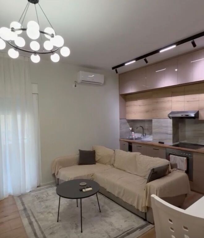 Apartament 1+1 me qira siper Maternitetit te Ri!