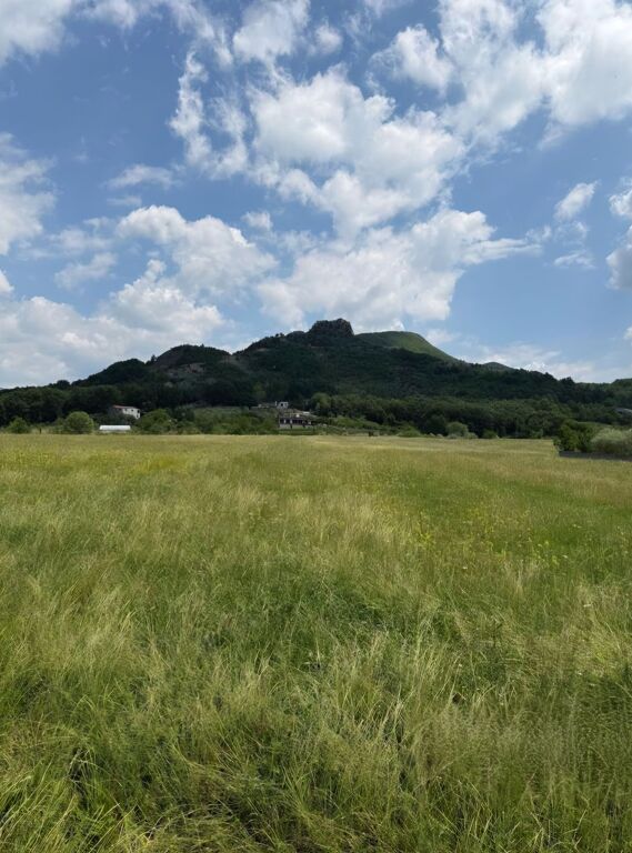 TOKË 10,000 m² NË PETRELË, JEPET ME % NE NDERTIM, AKSES I SHPEJT NGA TIRANA