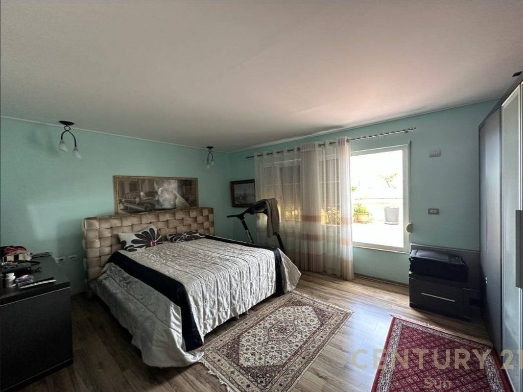 OKAZION SHITET PENTHOUSE NE QENDER TE TIRANES
