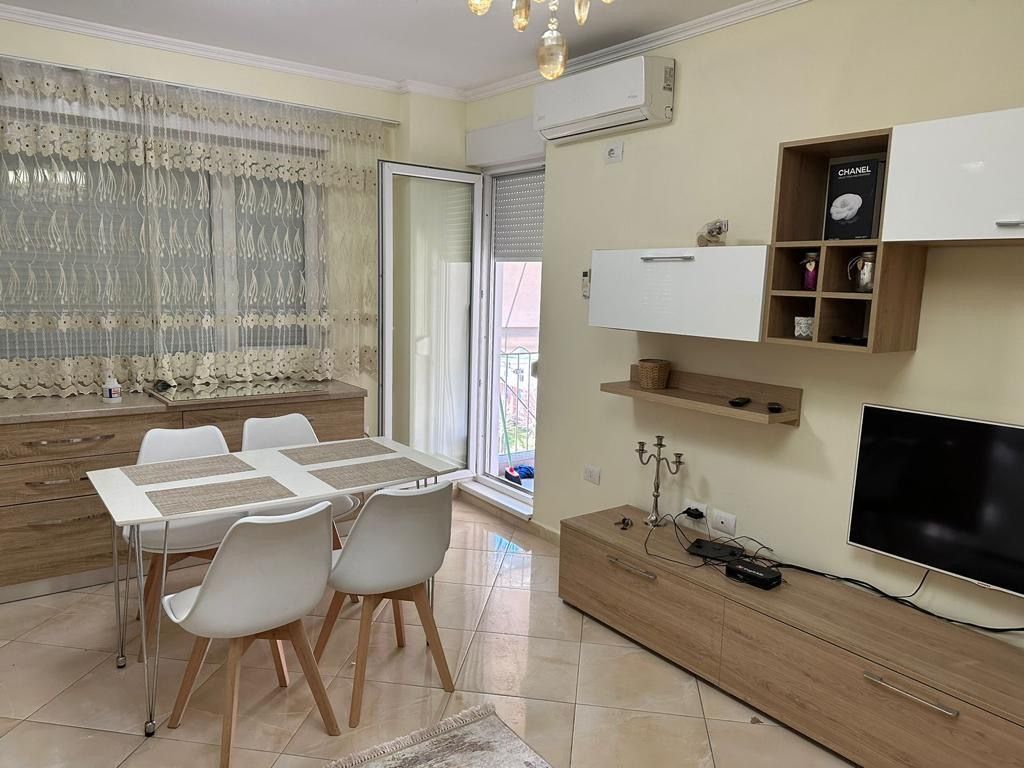 Apartament 1+1 me qera tek Kontakti.