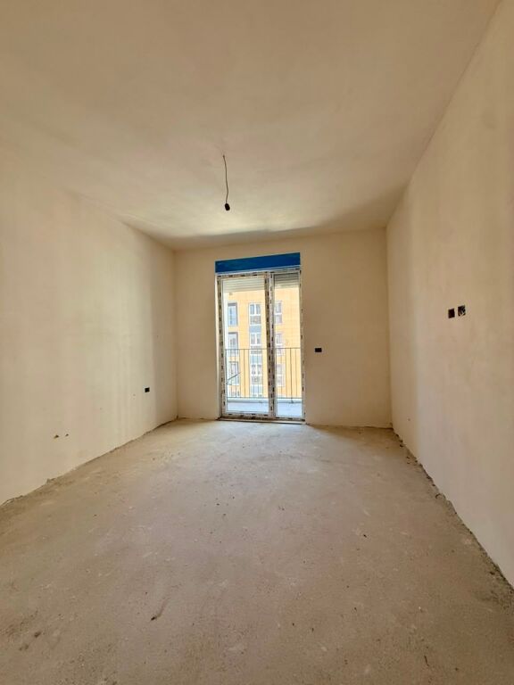 Shitet apartament 1+1 tek Bulevardi i Ri