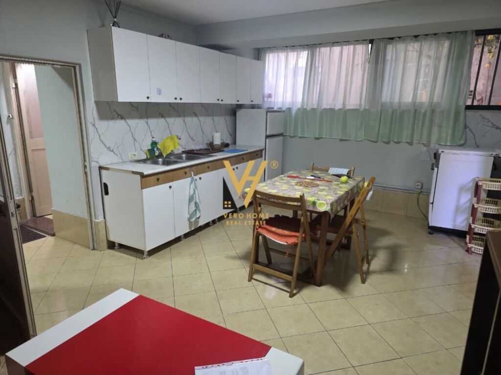 JEPET APARTAMENT 1+1 ME QERA TE MYSLYM SHYRI 45.000 LEKE
