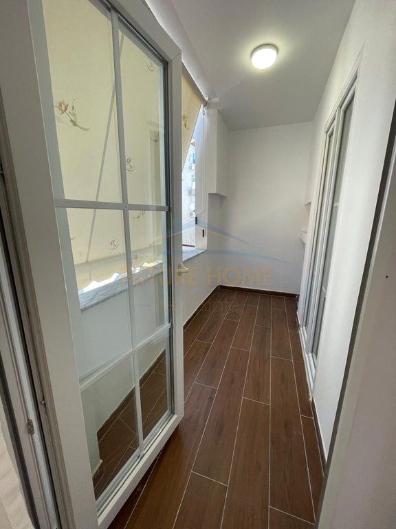 Shitet, Apartament 1+1, Pazari i Ri, Tiranë.