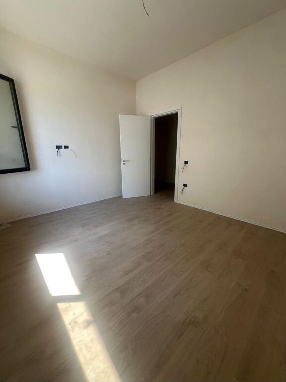 🏡 Appartamento 2+1+2 con Veranda in Vendita a Linzë, Tirana