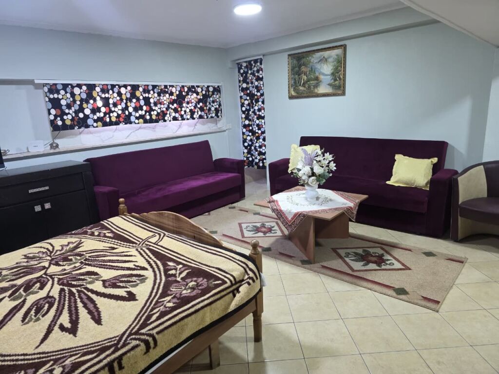 JEPET APARTAMENT ME QERA 1+1, MYSLYM SHYRI