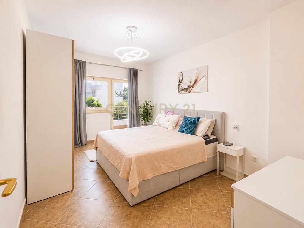 SHITET APARTAMENT 1+1 ME PAMJE DETI – INVESTIM IDEAL NË NJË NGA ZONAT MË TË KËRKUARA TË PLAZHIT PRANE PREMIUM HOTEL (14.500.000ALL)