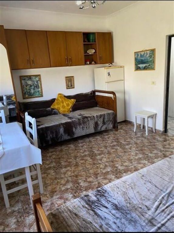 Studio apartment for rent at Bar Oslo in Brryl