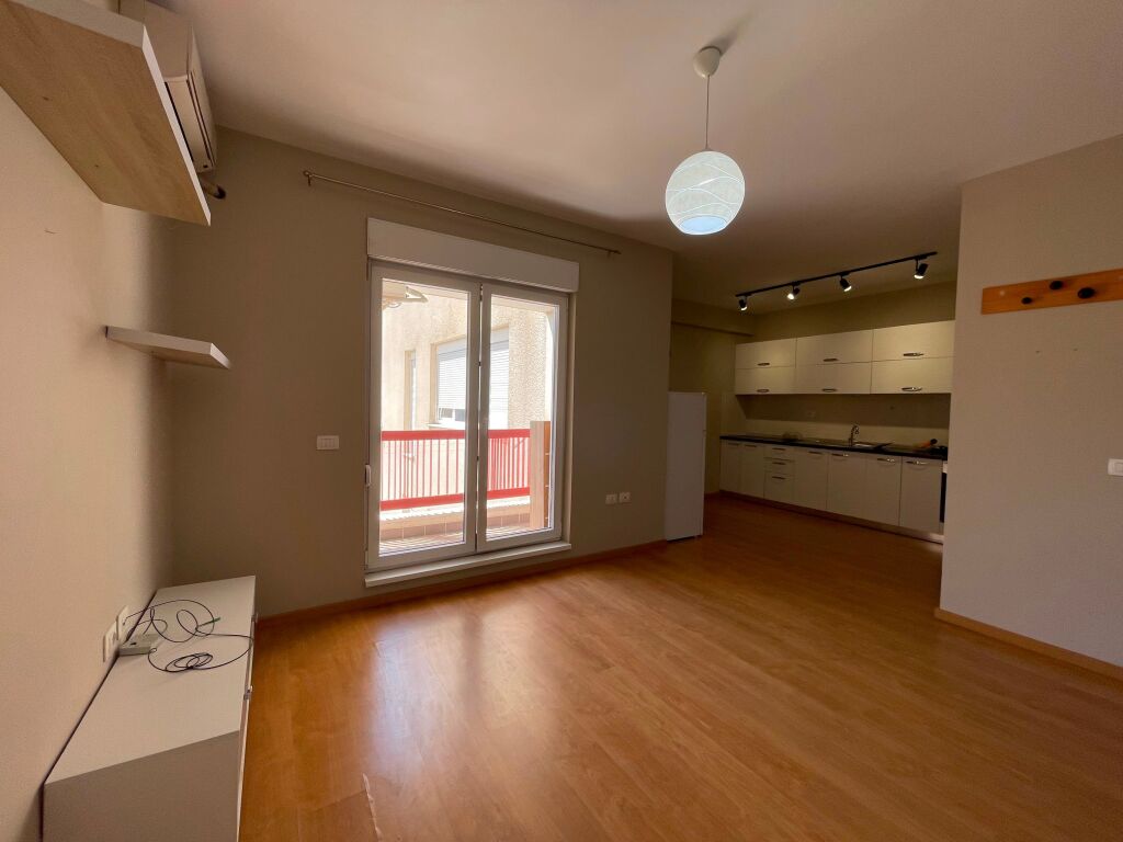 Appartamento 1+1 in affitto presso il Kompleksi Kontakt vicino a Ish-Parkut.