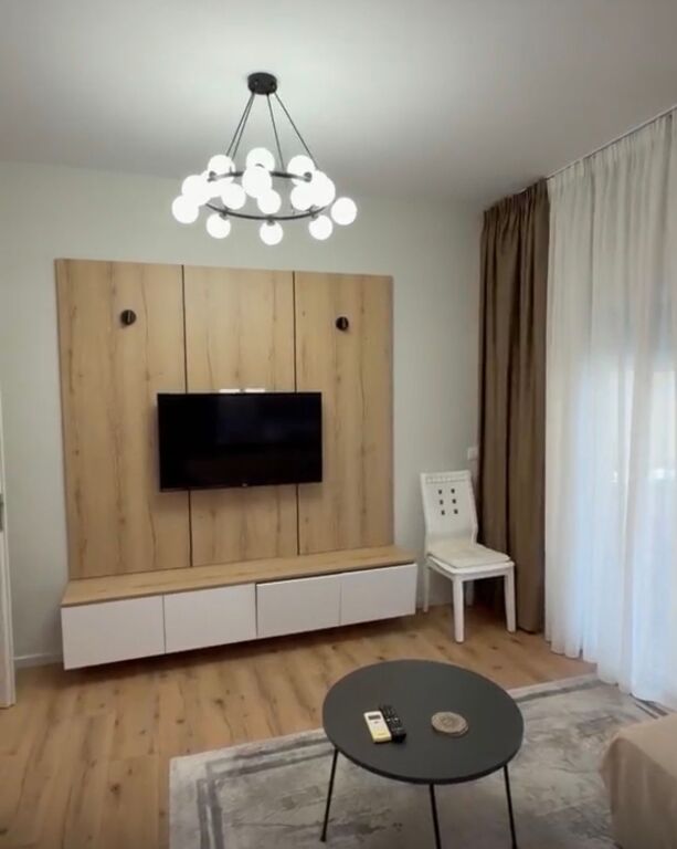Apartament 1+1 me qira siper Maternitetit te Ri!