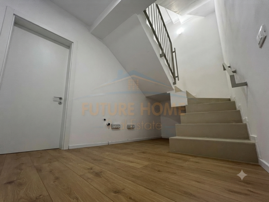 Affitto, Villa su 3 piani, Aba Residence, Sauk