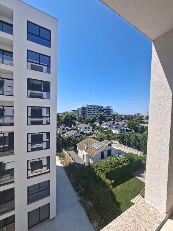Shitet Apartament 2+1+2 + Post Parkimi ne Golem te Mali i Robit