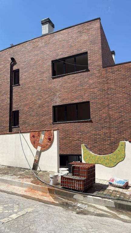 Triplex 3+1+3 con Veranda in Vendita – Residenza Kodra e Diellit 2 🌇