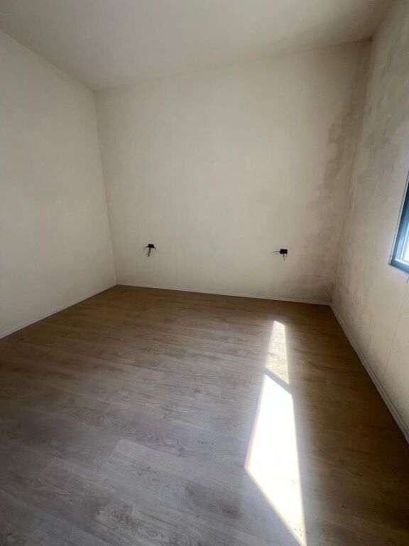 🏡 Appartamento 2+1+2 con Veranda in Vendita a Linzë, Tirana