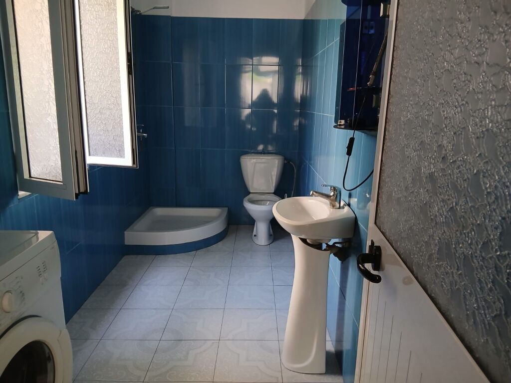 Jepet me qera 1+1, Jordan Misja, Tirane