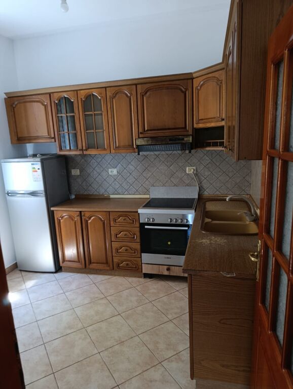 Affitto | Shtëpi private 2 + 1 | Rruga Njazi Meka | 450 €/mese