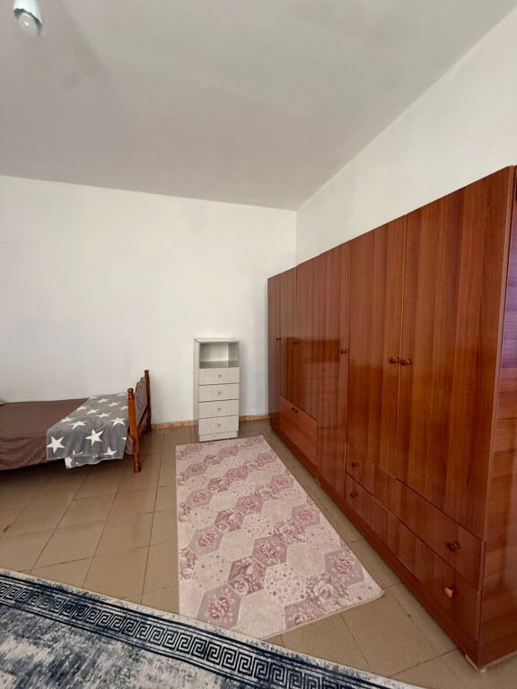 Rent | Shtëpi private 2 + 1 | Rruga 5 Maji | 350 €/month