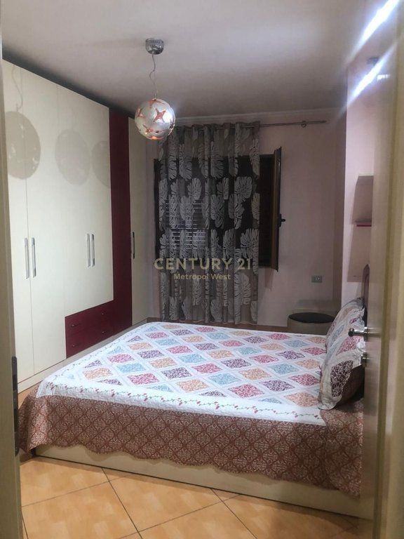 Unaza e Re, apartament 2+1+2 me qera