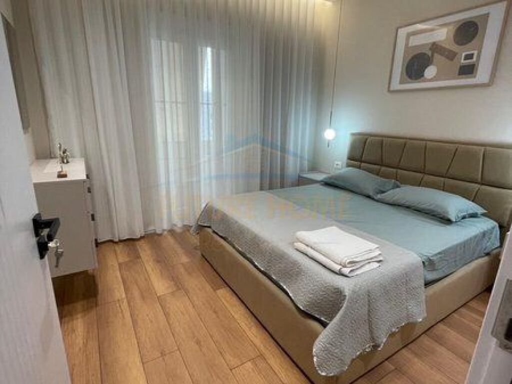 For sale, Apartment 1+1, New Bazaar, Tirana.