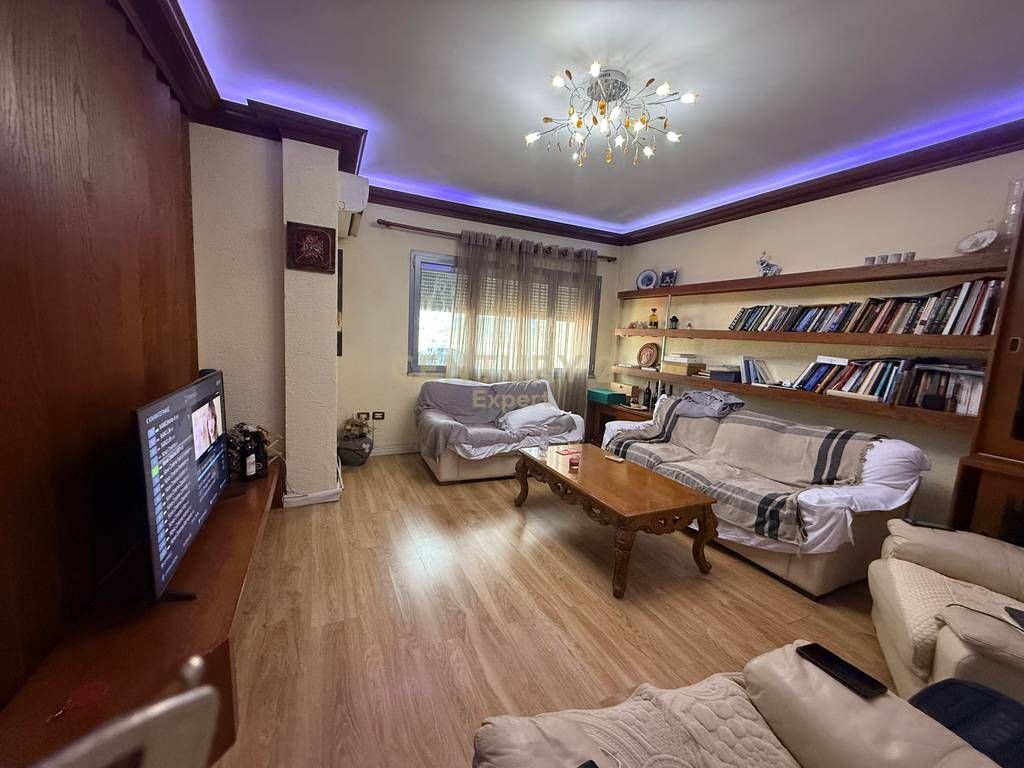 APARTAMENT 2+1+2 PER SHITJE PERBALLE RING CENTER,ZOGU I ZI!