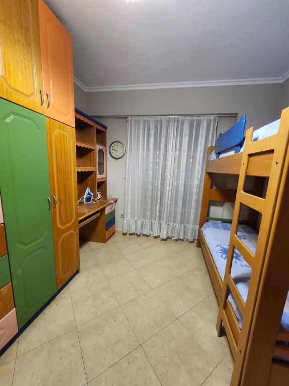 Apartament per qera 2+1 tek Rruga e Barrikadave