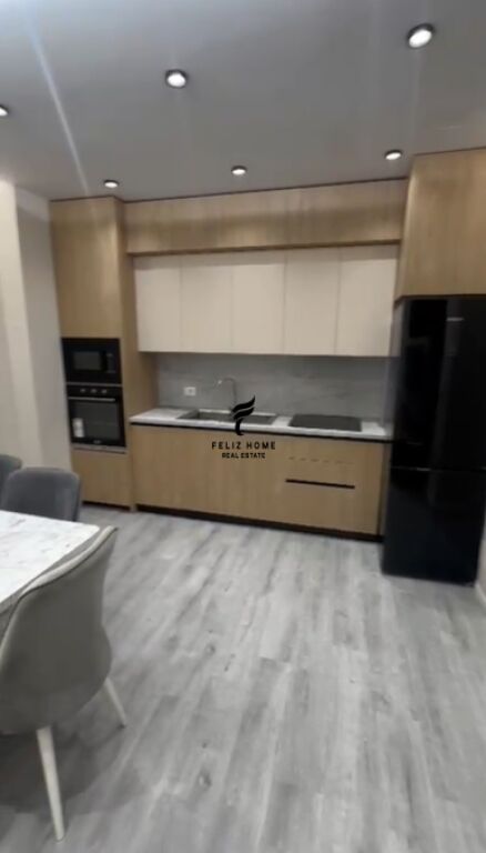 APARTAMENT ME QERA 2+1+2 PORCELAN 70.000 LEKE FH-83211