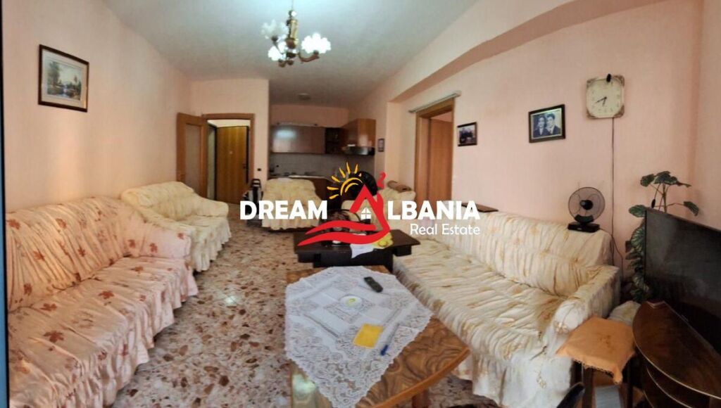 Shitet Apartament 1+1 në Rrugën e Elbasanit prane deges se thesarit ( 4119480)
