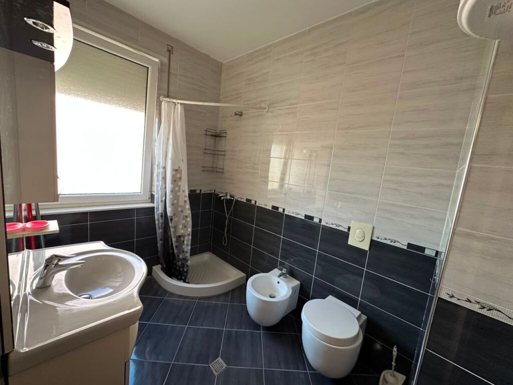 🏡 Affittasi Appartamento 2+1 – Residenza Xhura, Porcelan