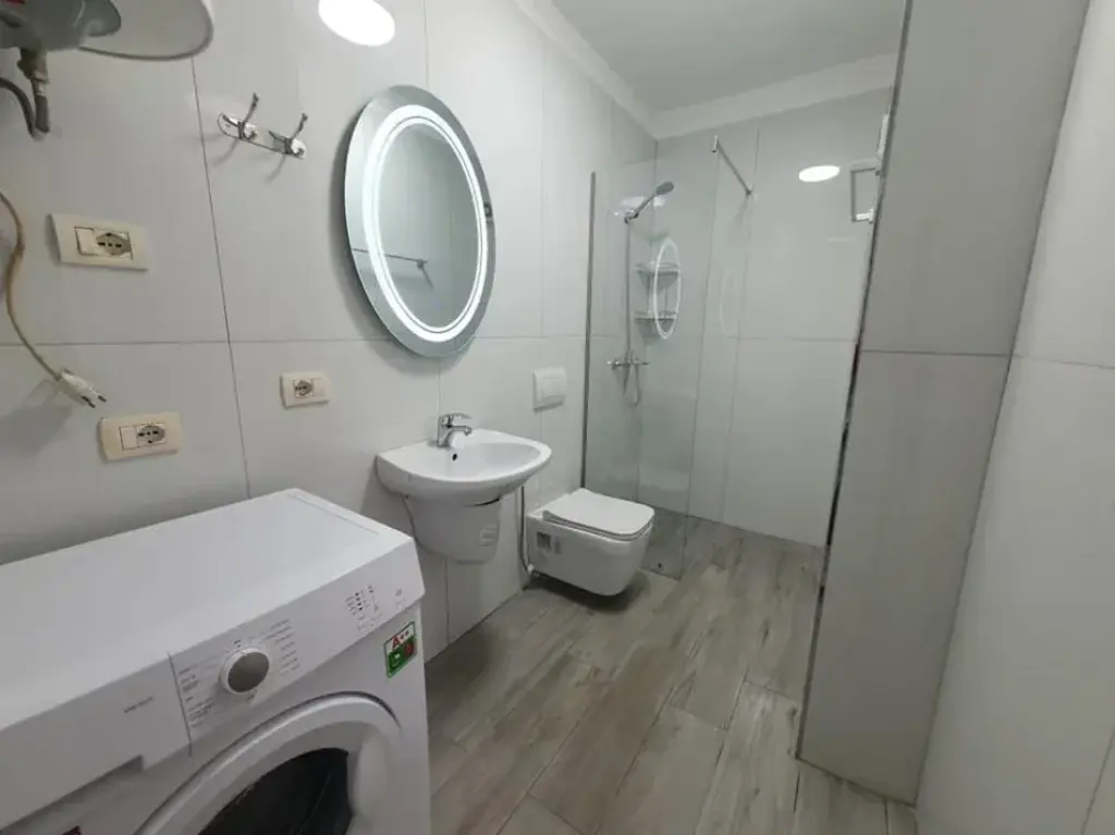 Tirane, affittasi appartamento 1+1+Balcone Piano 4, 42 m² 450 € (via Naim Frasheri dietro l'Ambasciata cinese Tirane.)