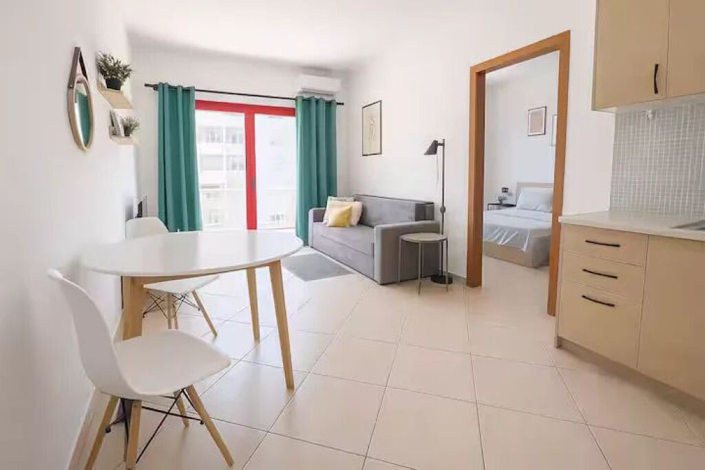 Durrës, Rruga Pavarësia | 1+1 | 55 m² | 5 minuta nga plazhi | Totalisht e rinovuar