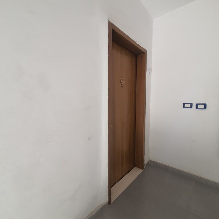 Affittasi monolocale in via Barrikadave