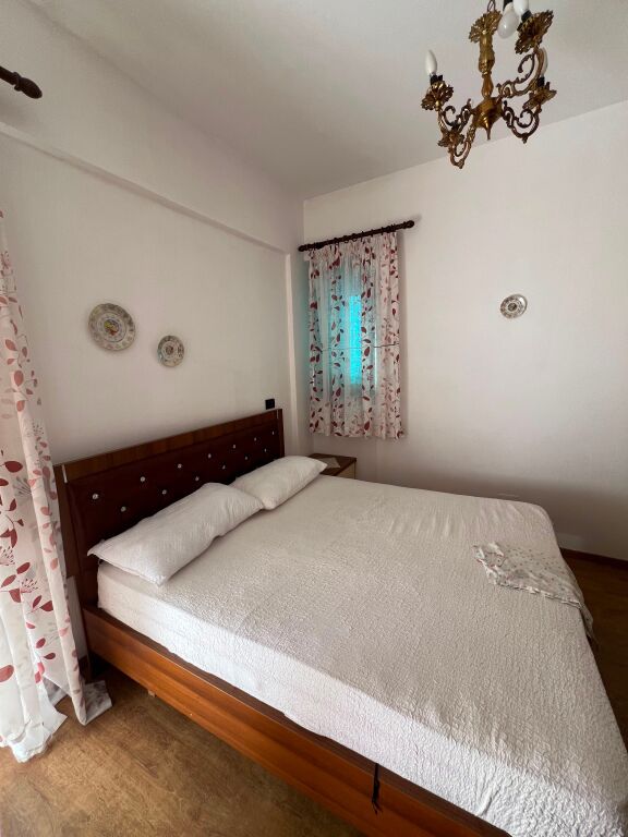 Jepet me qira apartamet 2+1+Bllk tek Kodra Diellit  Siperfaqja: 85m2 Kati: 4 (banim) Totalisht I Mobiluar   Vendodhja: Kodra Diellit, prane furre pastiçeri Dumrea Cmimi: 60,000 Leke/muaj