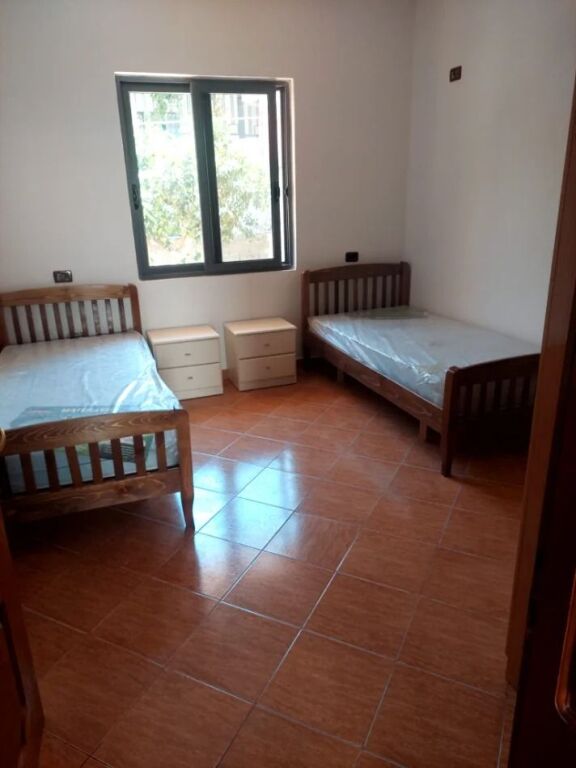 🏠Allias, Via Enver Begeja, primo piano di una villa 2+1 in affitto, arredato 40.000Leke
