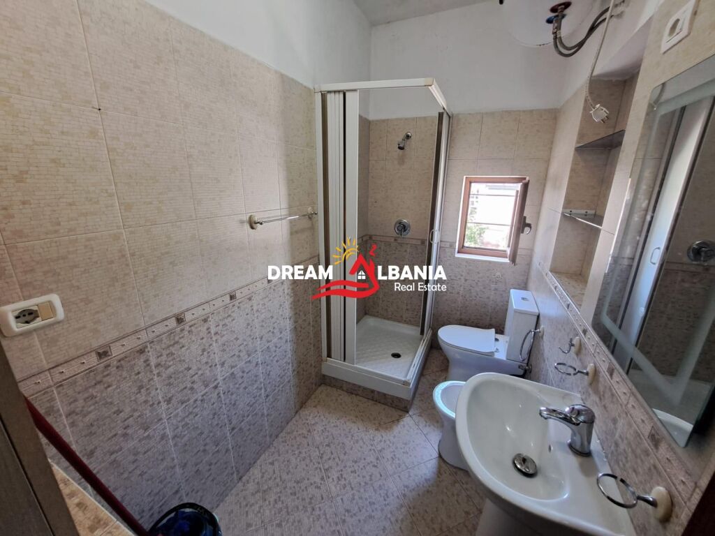 Appartamento 1+1+Cucina separata in vendita a Xhamllik, vicino a Piazza Shtraus (ID 5119003)