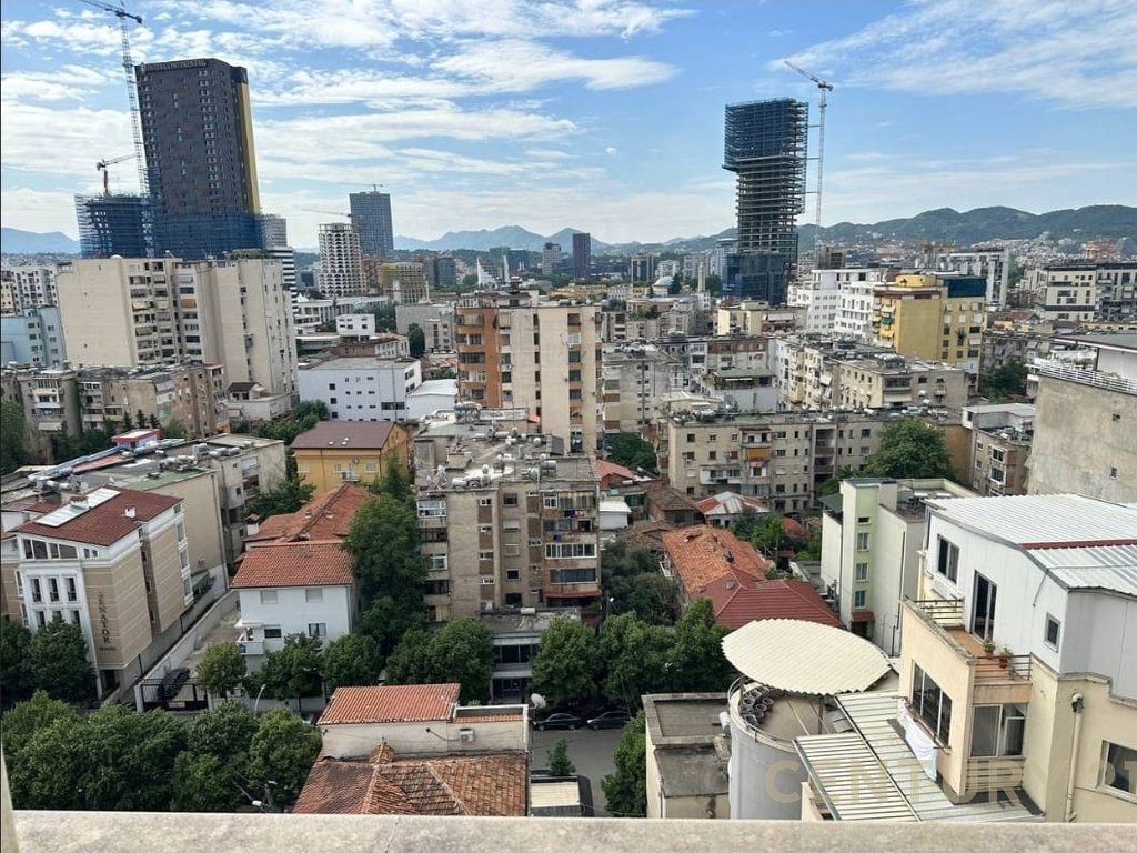 OKAZION SHITET PENTHOUSE NE QENDER TE TIRANES